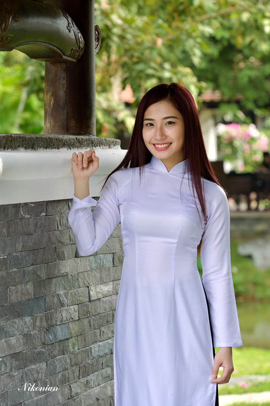 一女双乳被两男吸